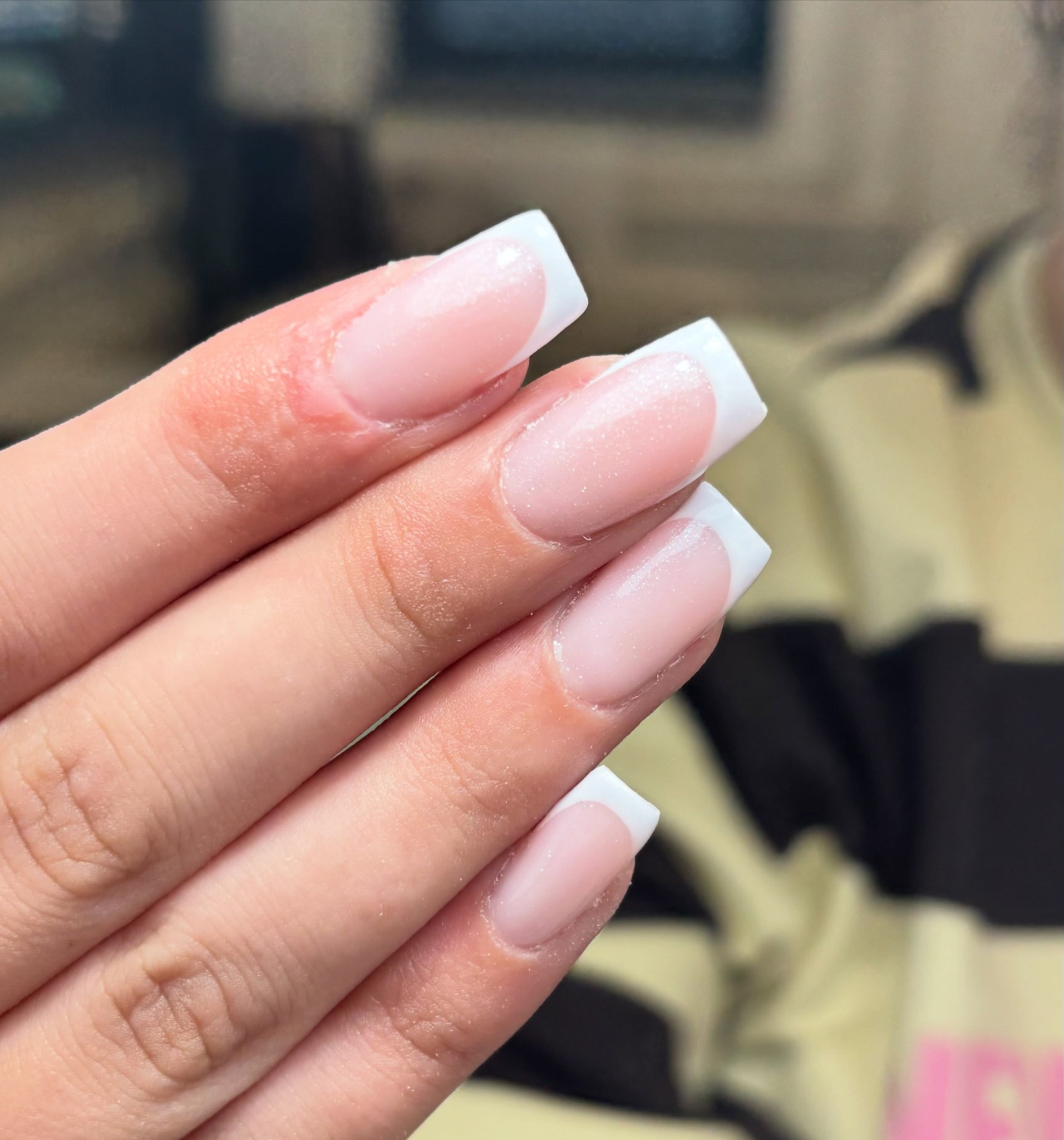 Witte French op lange nagels